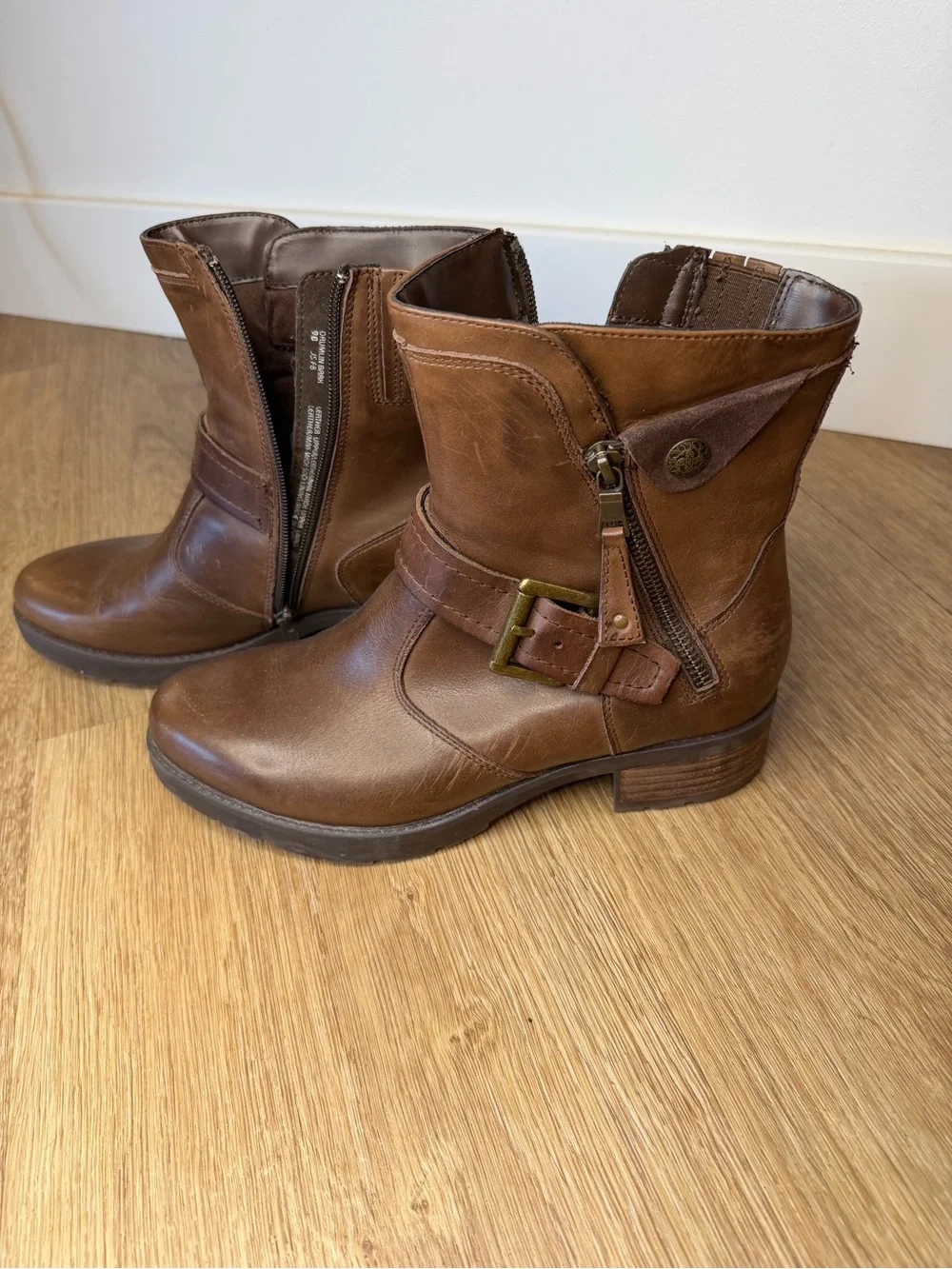 Earth Drumlin Woman’s Brown Leather Zip Ankle Boots size 8 buckle comfort